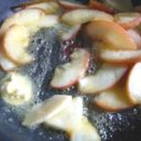 フライパンスイーツ カラメルりんごの紅茶ケーキ レシピ 作り方 By エニャス 楽天レシピ フライパンスイーツ カラメルりんごの紅茶ケーキ レシピ 作り方 By エニャス 楽天レシピ